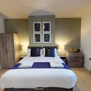 station-house-4-bedrooms-workstays-uk.yorkshirehotels.net/