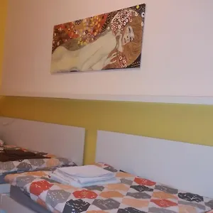 Geraeumige Zentrumsnahe Altbauwohnung Appartement